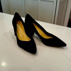 Marc Fisher black pumps 9M